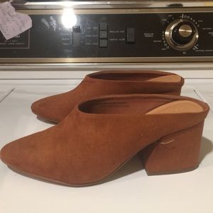 Marta mule heel